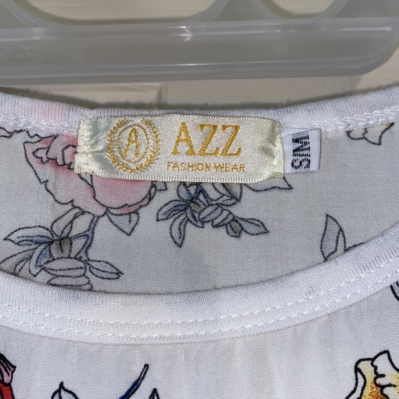 Floral Top - Picture 3 of 4